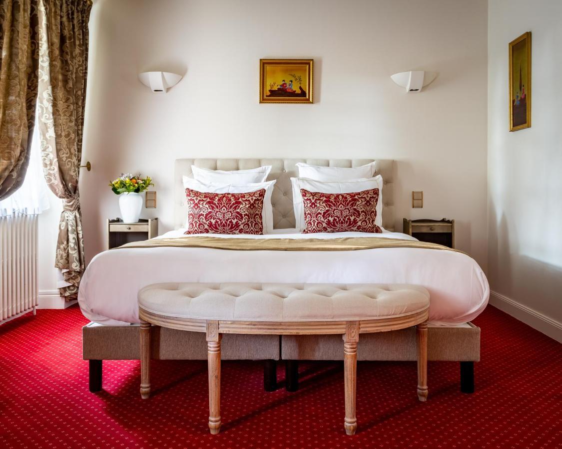 Hotel Restaurant Le Centenaire Les Eyzies Екстер'єр фото