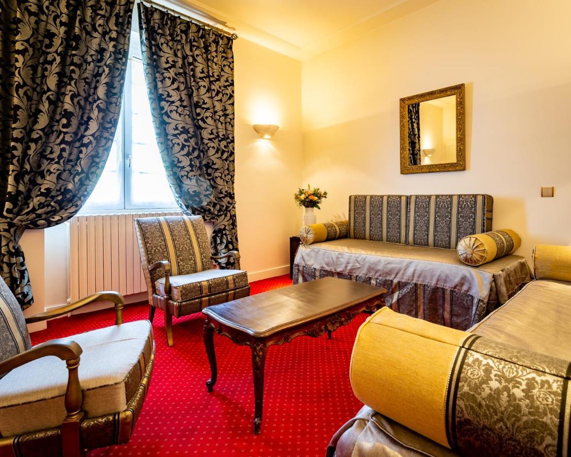 Hotel Restaurant Le Centenaire Les Eyzies Екстер'єр фото