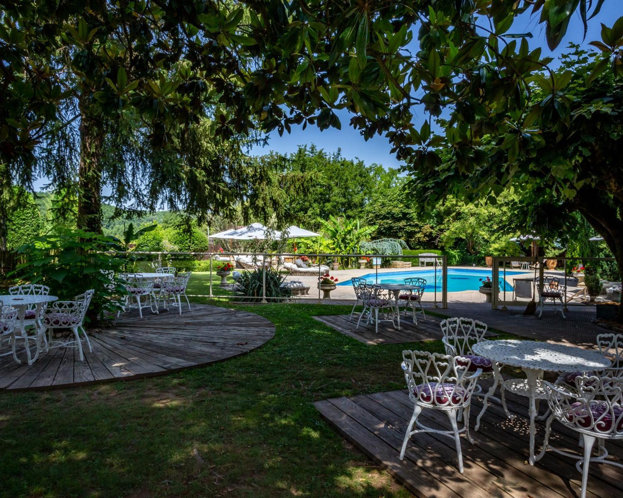Hotel Restaurant Le Centenaire Les Eyzies Екстер'єр фото