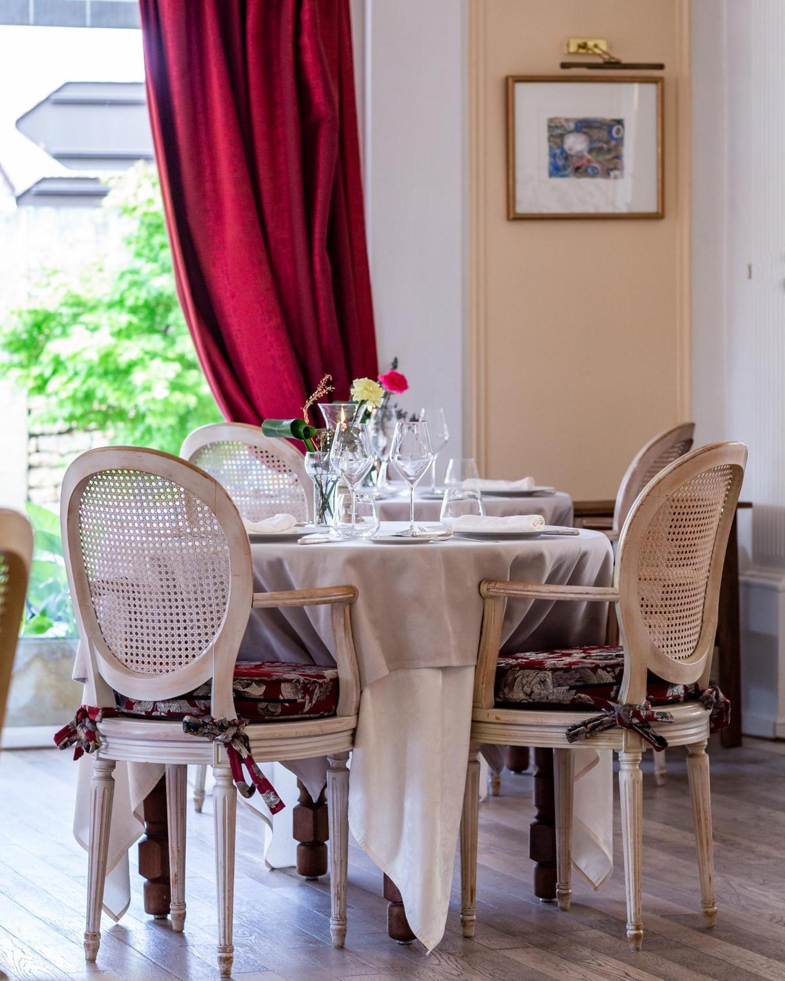 Hotel Restaurant Le Centenaire Les Eyzies Екстер'єр фото